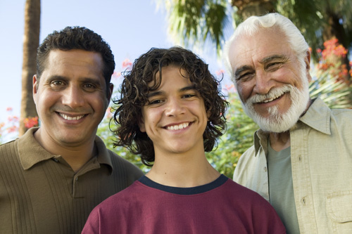 Familia sonriendo — imagen de stock ilustrativa